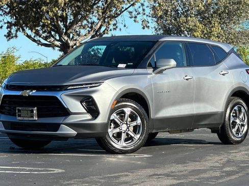 Certified 2025 Chevrolet Blazer LT AWD/4WD image 9
