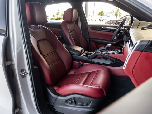 Certified 2023 Porsche Cayenne S Platinum AWD/4WD image 45