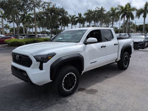 Used 2024 Toyota Tacoma TRD Off-Road AWD/4WD image 8