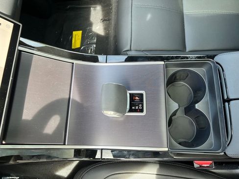 New 2026 Land Rover Range Rover Velar Dynamic SE image 19