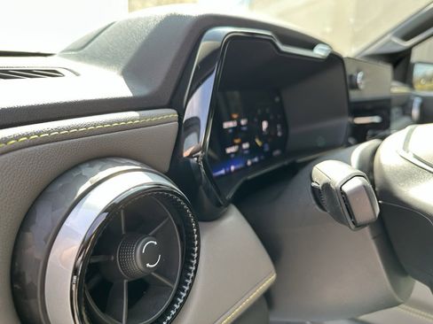 Used 2025 Chevrolet Colorado ZR2 w/ Technology Package image 26