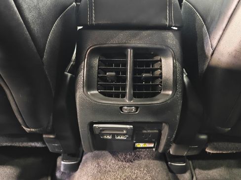 Used 2020 Jeep Cherokee Limited image 27