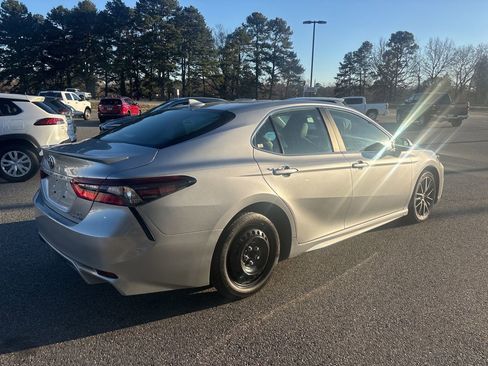 Used 2024 Toyota Camry SE image 8