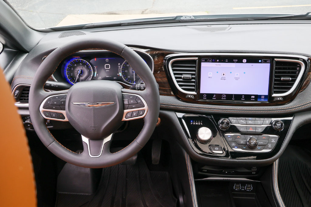 Used 2022 Chrysler Pacifica Pinnacle AWD/4WD image 8
