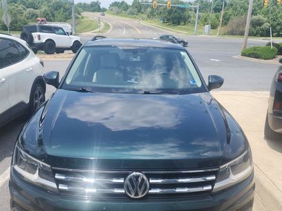 Used 2019 Volkswagen Tiguan SE w/ Panoramic Sunroof Package
