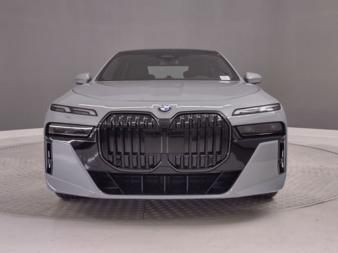 New 2026 BMW 740i w/ Premium Package image 4
