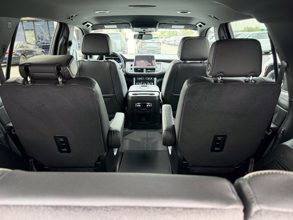 Used 2024 GMC Yukon SLT w/ SLT Luxury Package AWD/4WD image 19