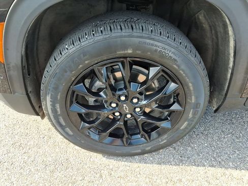 Used 2024 Chevrolet Traverse LT w/ Enhanced Driving Package AWD/4WD image 11