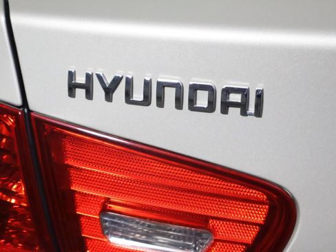 Used 2010 Hyundai Elantra GLS w/ Sunroof Pkg 3 FWD image 9