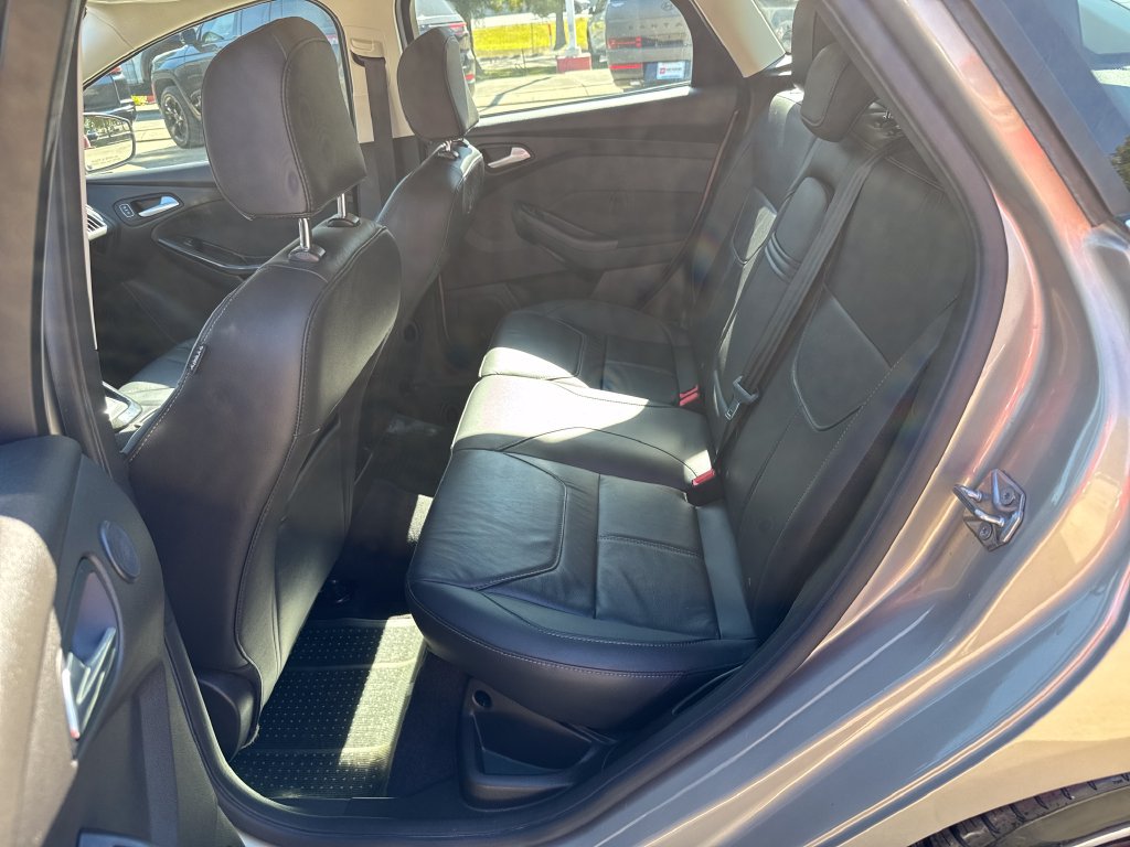 Used 2016 Ford Focus Titanium w/ Titanium Technology Package FWD image 31