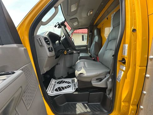 Used 2022 Ford E-350 and Econoline 350 Super Duty RWD image 15