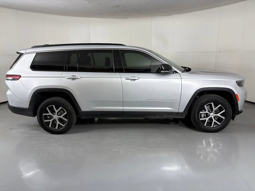 Used 2024 Jeep Grand Cherokee L Limited RWD image 9