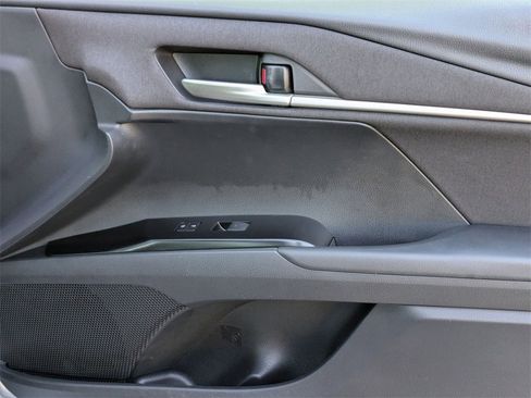 Used 2025 Toyota Camry LE image 33