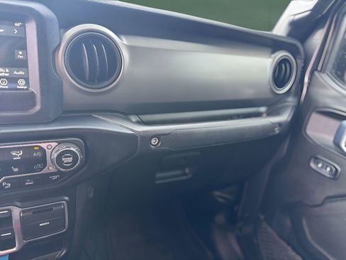 Used 2023 Jeep Gladiator Willys image 17