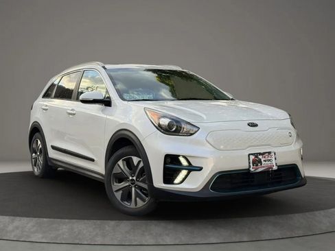 Used 2019 Kia Niro EX Premium w/ Cold Weather Package 1.0 FWD image 2