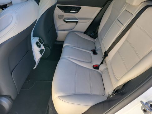 Used 2025 Mercedes-Benz GLC 300 image 7