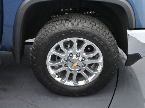 Used 2025 Chevrolet Silverado 2500 LTZ w/ LTZ Convenience Package AWD/4WD image 36