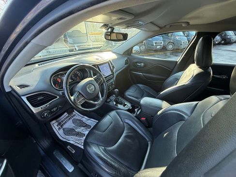 Used 2019 Jeep Cherokee Limited image 10