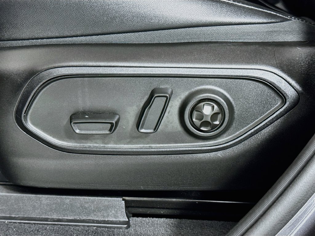 Used 2024 Jeep Grand Cherokee L Limited AWD/4WD image 16