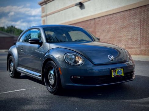 Used 2016 Volkswagen Beetle 1.8T Classic FWD image 1