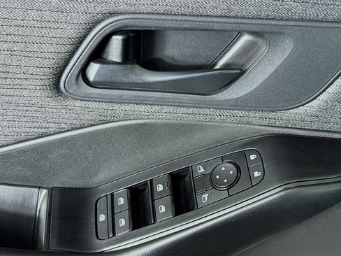 Used 2023 Nissan Rogue S image 23