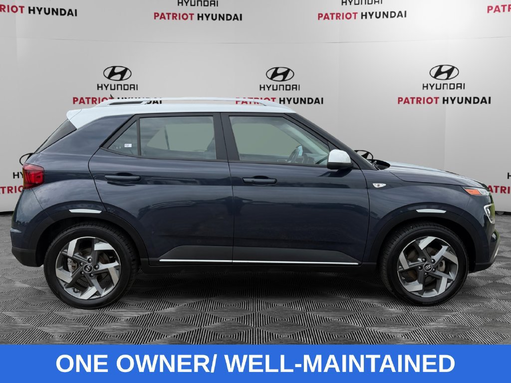 Used 2023 Hyundai Venue Limited FWD image 2