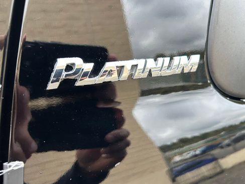 Used 2012 Toyota Sequoia Platinum image 5