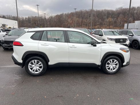 Used 2023 Toyota Corolla Cross L image 6