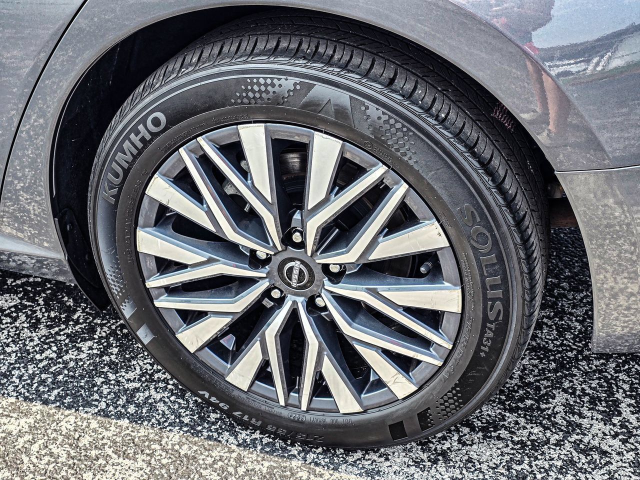 Used 2025 Nissan Altima 2.5 SV FWD image 9