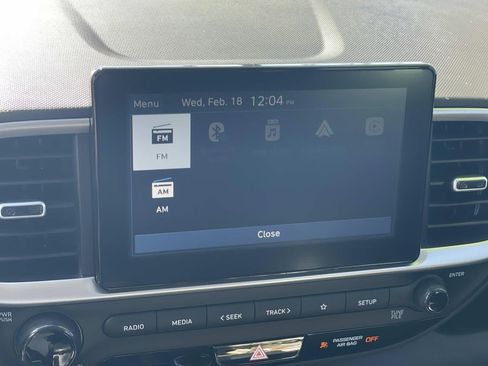 Certified 2025 Hyundai Venue SE image 10