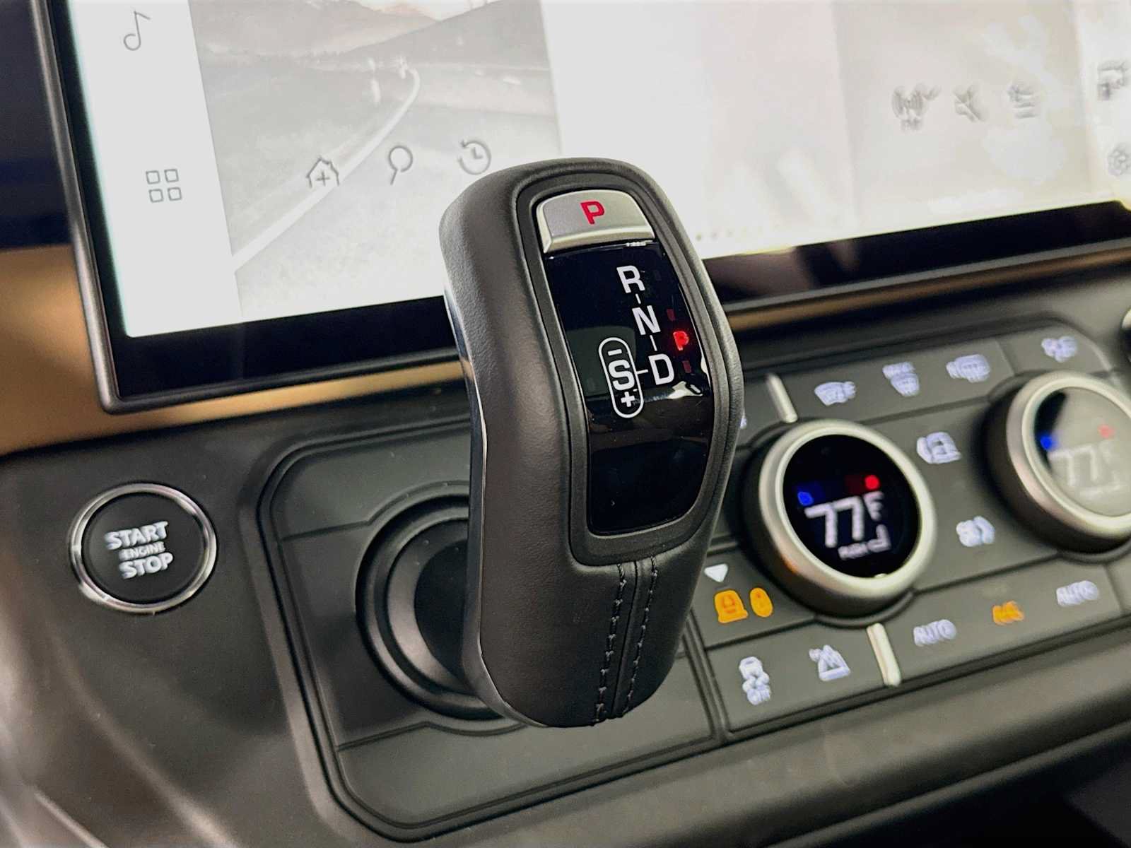 New 2026 Land Rover Defender 110 X-Dynamic SE AWD/4WD image 18