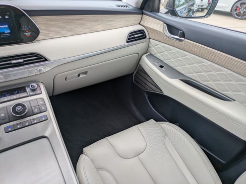 Used 2022 Hyundai Palisade Calligraphy w/ Winter Package FWD image 16