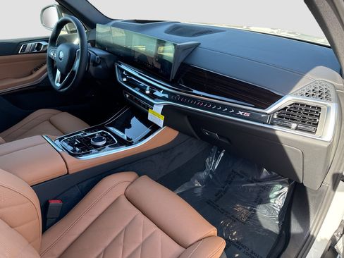 New 2026 BMW X5 xDrive50e w/ Executive Package image 15