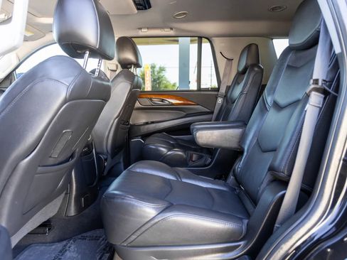Used 2017 Cadillac Escalade Luxury image 12