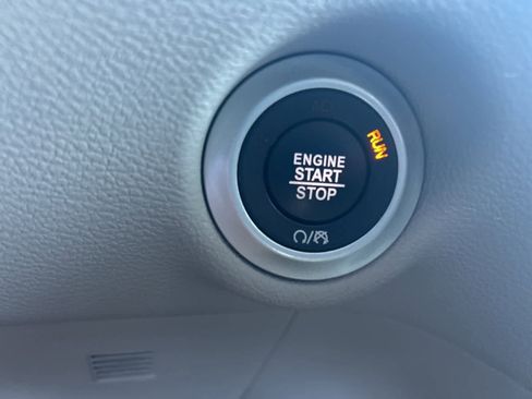 Used 2024 Chrysler Pacifica Touring-L image 31