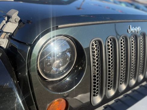 Used 2012 Jeep Wrangler Sahara w/ Connectivity Group AWD/4WD image 5