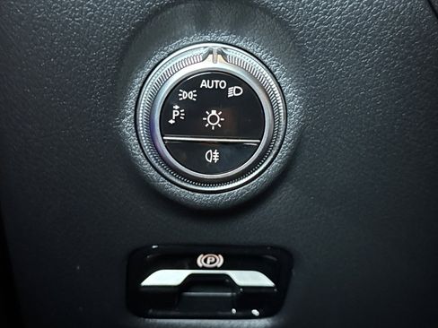 New 2025 Mercedes-Benz C 300 4MATIC Sedan image 33