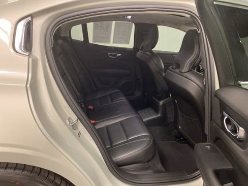 Used 2021 Volvo S60 T8 Inscription image 27