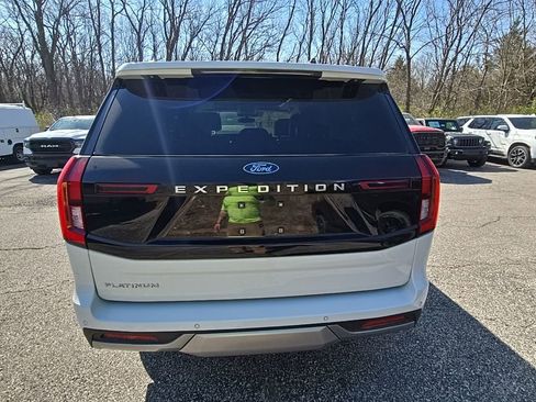 Used 2025 Ford Expedition Platinum image 6