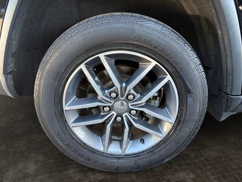 Used 2017 Jeep Grand Cherokee Limited AWD/4WD image 40