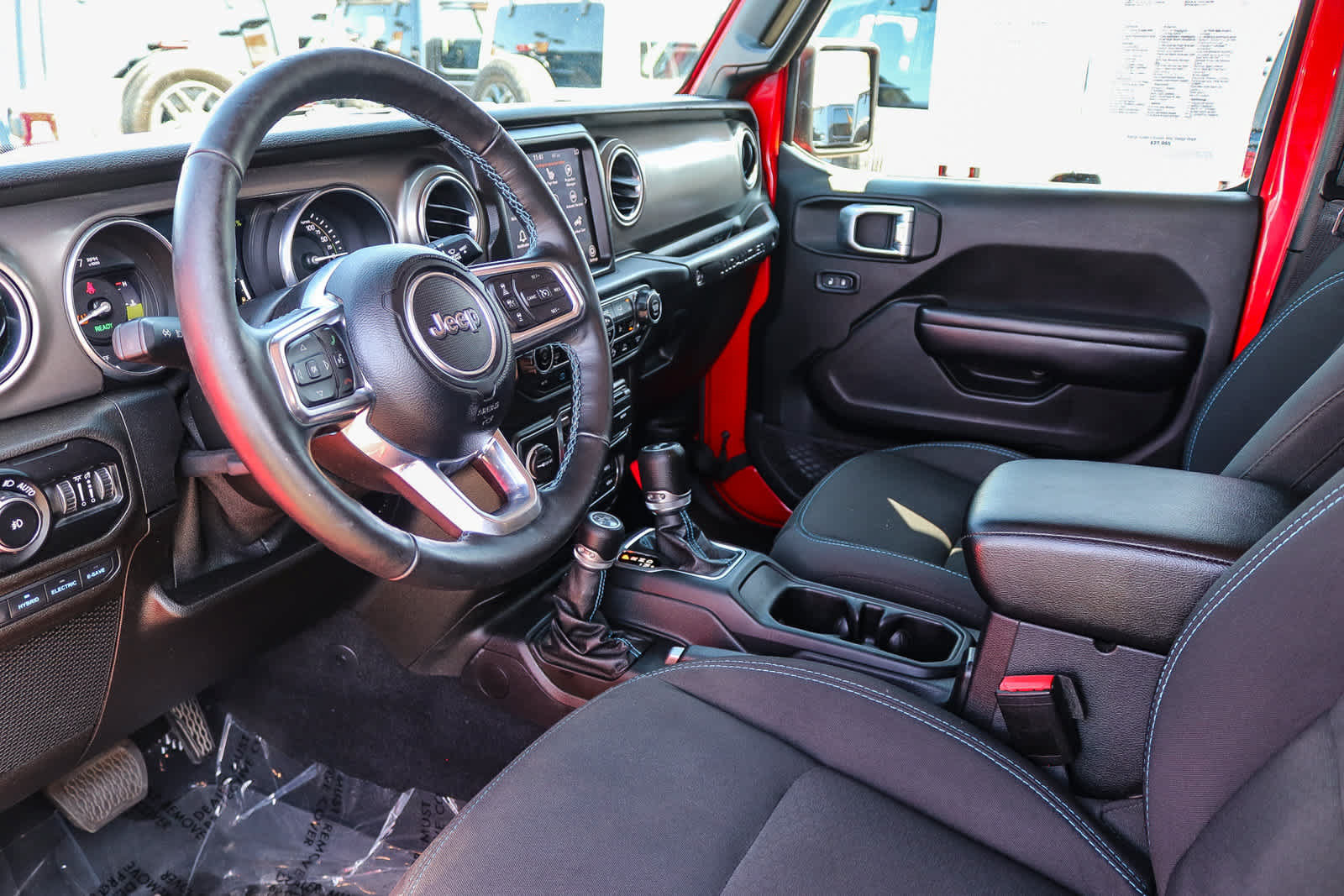 Used 2021 Jeep Wrangler Unlimited Rubicon 4xe w/ Cold Weather Group AWD/4WD image 17