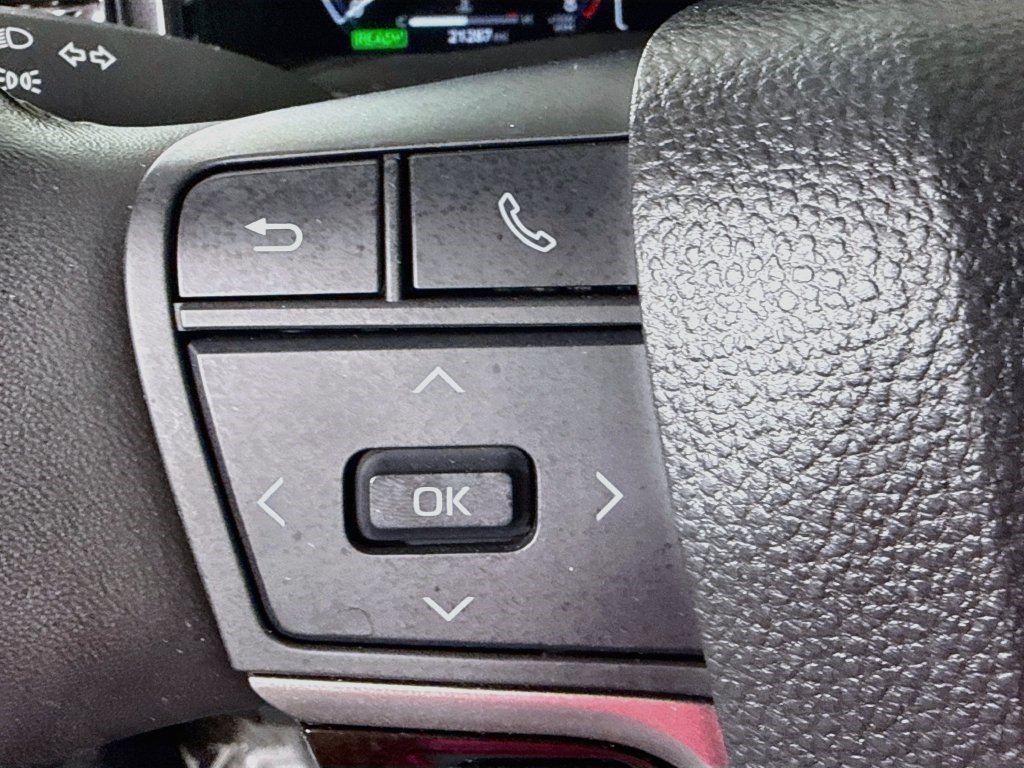 Used 2025 Toyota Camry XLE FWD image 13