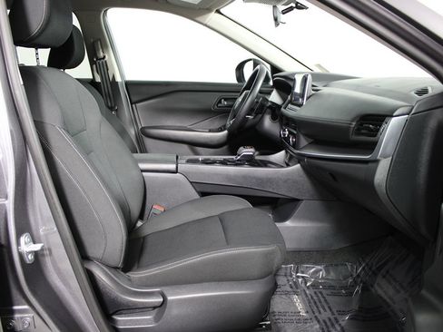 Used 2024 Nissan Rogue S FWD image 8