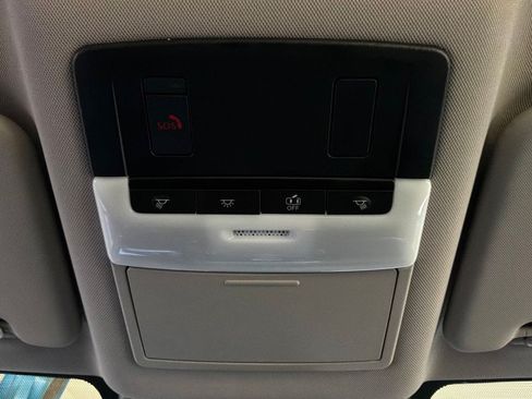 Used 2025 Nissan Rogue SV FWD image 17