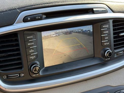Used 2018 Kia Sorento LX image 22