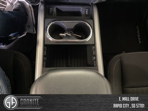 Used 2019 Nissan Titan SV w/ SV Convenience Package AWD/4WD image 27