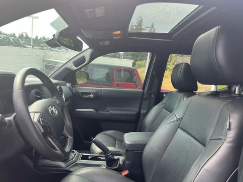 Used 2023 Toyota Tacoma TRD Off-Road image 36