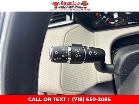 Used 2019 Land Rover Range Rover Velar R-Dynamic SE image 22