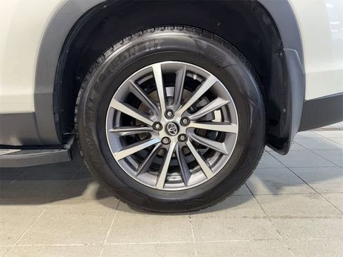 Used 2019 Toyota Highlander XLE image 10