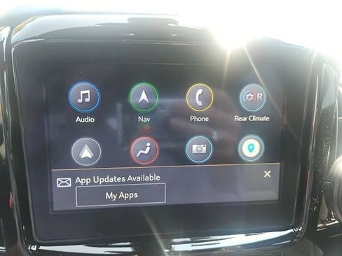 Used 2023 Chevrolet Traverse High Country FWD image 12